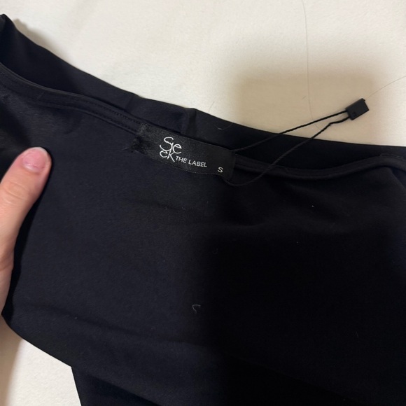 Black One-Shoulder Bodysuit - Picture 4 of 6